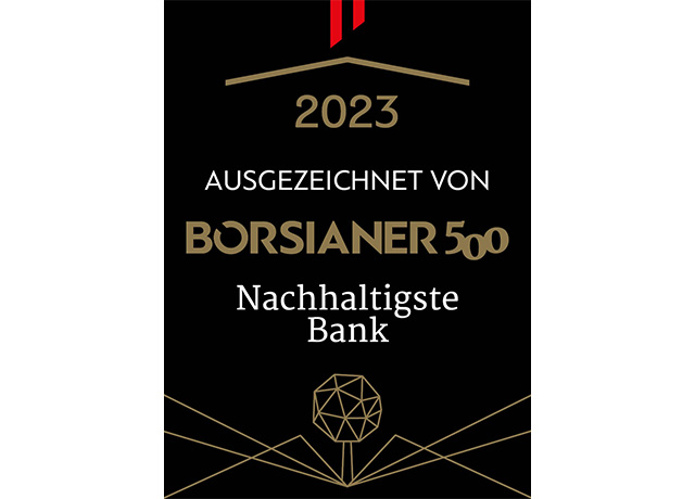 Schwarzes Plakat mit der Aufschrift „2023 Ausgezeichnet von Borsianer 500 Nachhaltigste Bank“